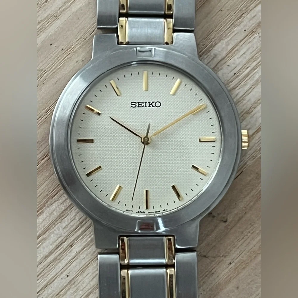 Seiko Vintage Watch Two-Tone Bracelet Large Round Off-White Dial Gold Markers